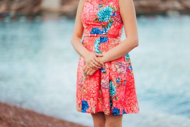 Eller açık yakın çekim.