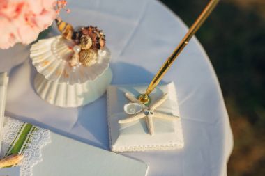 Karadağ'ın düğün töreni için bir tablo