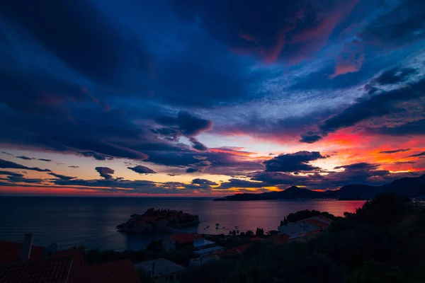 Острів міста Свєті-Стефан. Панорамний знімок — стокове фото