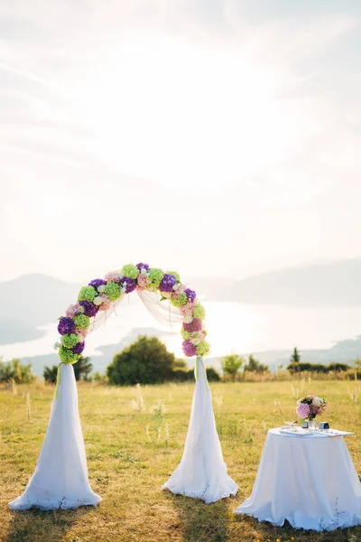 Bröllopsceremoni i bergen — Stockfoto