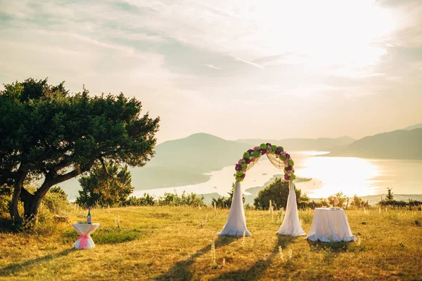 Cérémonie de mariage dans les montagnes — Photo