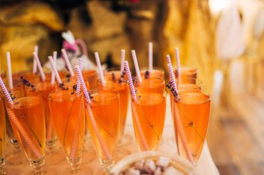 Limonata ve lavanta ile gözlük