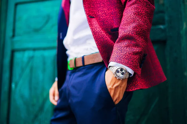 Closeup fashion image of luxury watch on wrist of man.body detail of a business man. — Stock Photo, Image