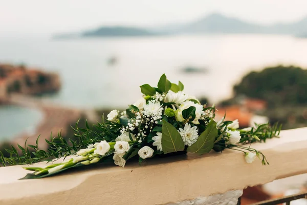 Flower compositions at the wedding ceremony — Stock Photo, Image