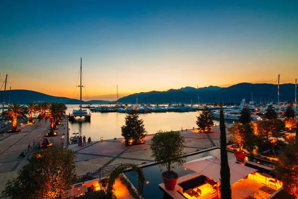Marina elit untuk kapal pesiar super di Montenegro - Porto Montenegro di Tivat Stok Gambar