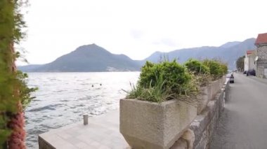 Eski şehir, Perast Kotor Koyu'ndaki, Karadağ kıyısında. İnci