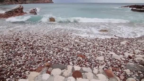 La spiaggia "Crvena Glavica" in Montenegro — Video Stock