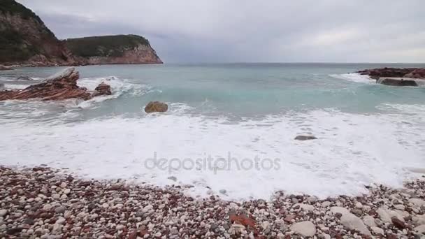 Пляж "Црвена Главица" в Черногории — стоковое видео