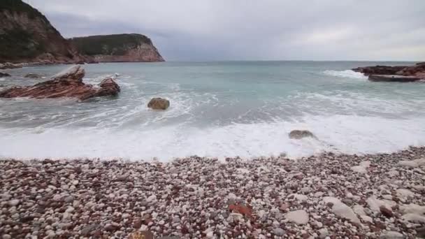 Пляж "Црвена Главица" в Черногории — стоковое видео