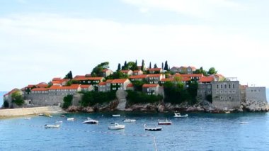 Ada, Sveti Stefan, öğleden sonra adanın yakın çekim.