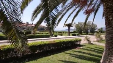 Adanın önünde park Sveti Stefan bölge. M