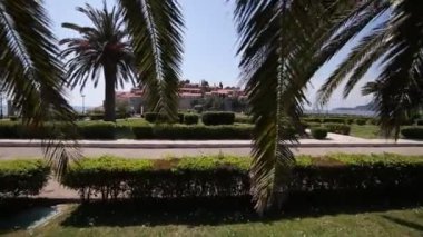 Adanın önünde park Sveti Stefan bölge. M