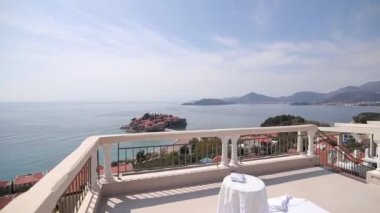 Ada, Sveti Stefan, öğleden sonra adanın yakın çekim.