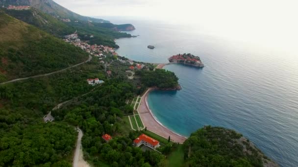Isla Sveti Stefan, fotografía aérea — Vídeo de stock
