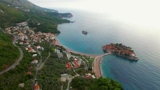 Sveti Stefan eiland, luchtfotografie — Stockvideo