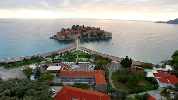 Isla Sveti Stefan, fotografía aérea — Vídeos de Stock