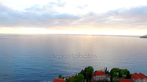 Sveti Stefan eiland, luchtfotografie — Stockvideo