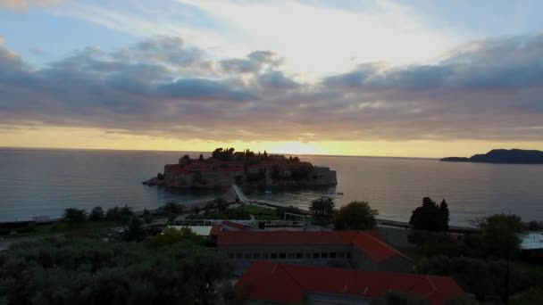 Isla Sveti Stefan, fotografía aérea — Vídeo de stock