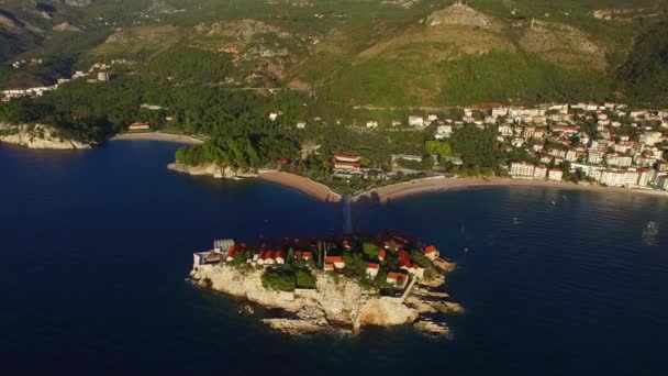 Isla Sveti Stefan, fotografía aérea — Vídeo de stock