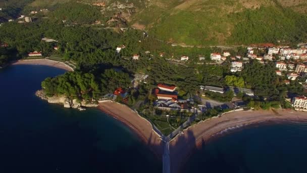 Sveti Stefan eiland, luchtfotografie — Stockvideo