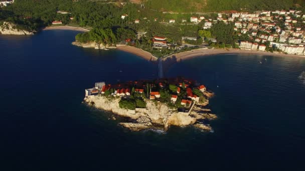 Ostrov Sveti Stefan, letecké fotografie — Stock video