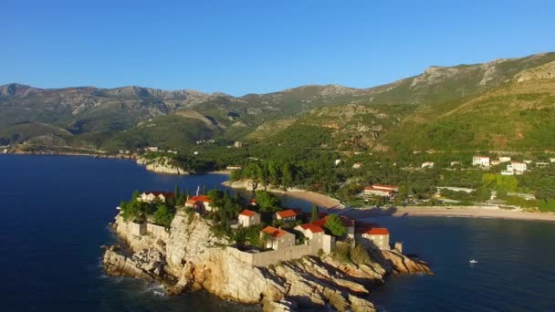 Isla Sveti Stefan, fotografía aérea — Vídeos de Stock