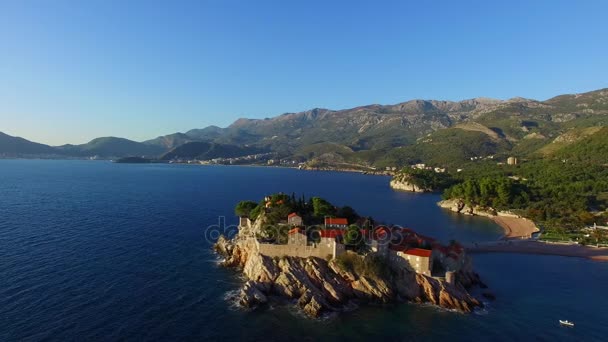 Sveti Stefan Adası, hava fotoğrafçılığı — Stok video