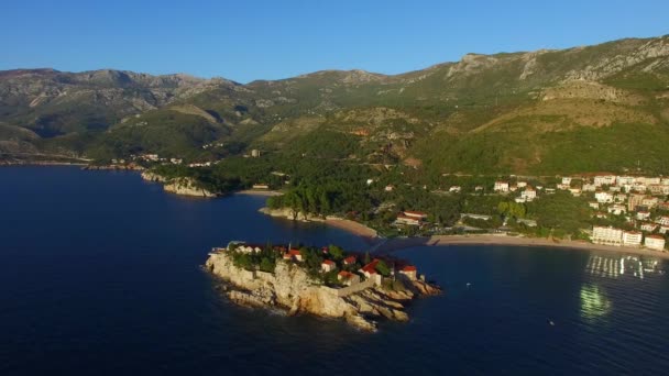 Sveti Stefan Adası, hava fotoğrafçılığı — Stok video