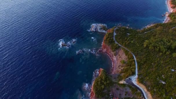 Der strand "crvena glavica" in montenegro — Stockvideo