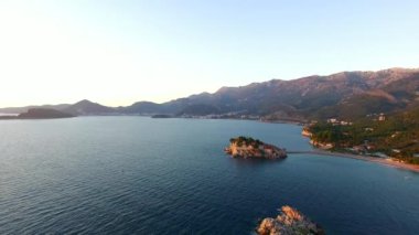 Sveti Stefan Adası, görünümü, Crvena Glavica beach üzerinden
