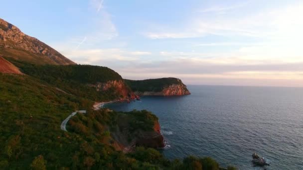 La playa "Crvena Glavica" en Montenegro — Vídeo de stock