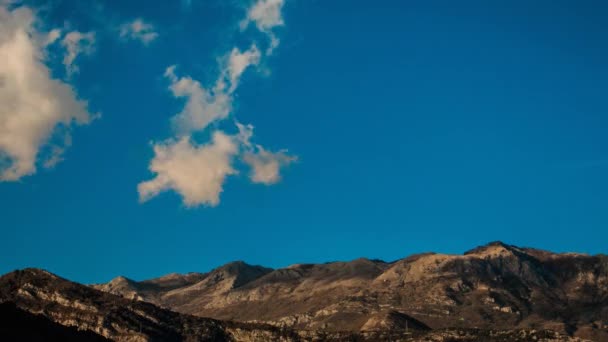 Panorama pobřeží Riviéry v Budvě od hory — Stock video