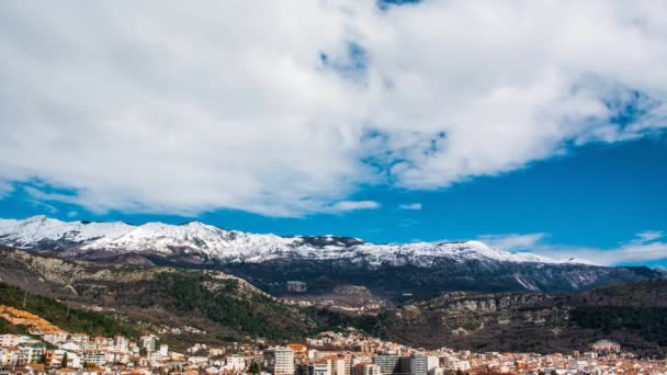 Góry w Czarnogórze w śniegu, w pobliżu wybrzeża. Budva. Lovc — Wideo stockowe