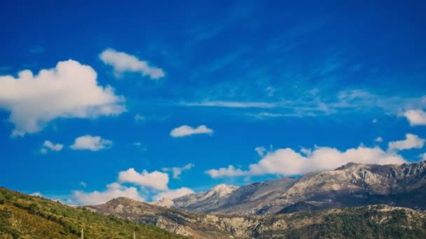 Montañas en Montenegro en la nieve, cerca de la costa. Budva. Lovc — Vídeos de Stock