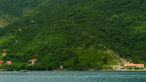 Yachts, bateaux, bateaux dans la baie de Kotor — Video