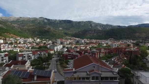 Нові будинки в Будва, Чорногорія. Нове місто. Нерухомість на шо — стокове відео