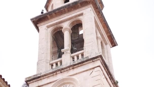 La iglesia del casco antiguo de Budva, Montenegro — Vídeo de stock