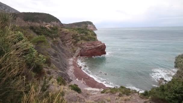 A praia "Crvena Glavica" em Montenegro — Vídeo de Stock