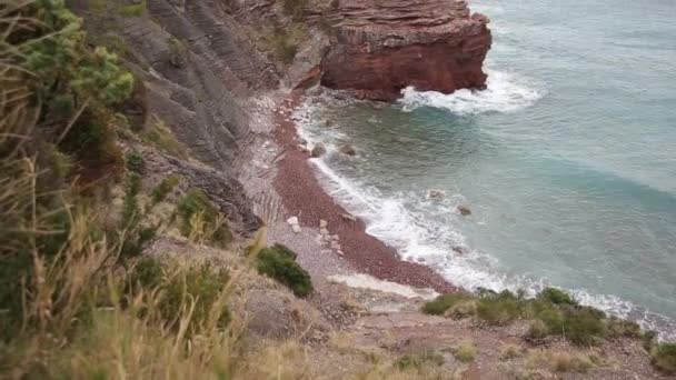 A praia "Crvena Glavica" em Montenegro — Vídeo de Stock