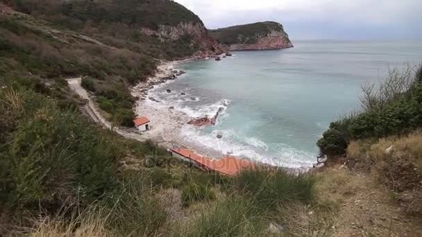 A strand "Crvena Glavica" Montenegróban — Stock videók