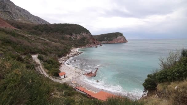 A praia "Crvena Glavica" em Montenegro — Vídeo de Stock