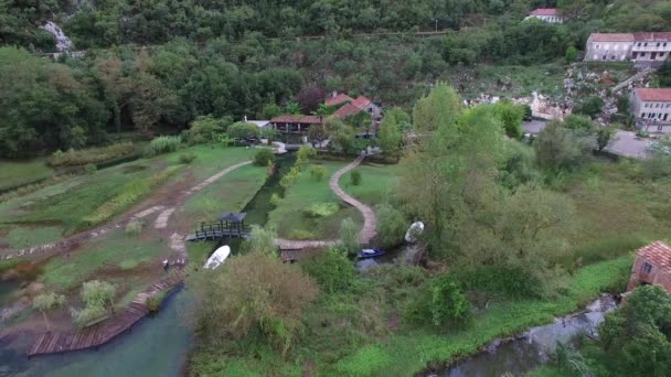 Casa do lago. No Montenegro, na aldeia — Vídeo de Stock