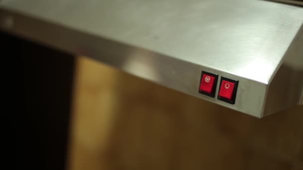 Capucha de cocina sobre la estufa — Vídeo de stock