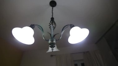 Avize daire. Ceili üzerinde güzel bir avize