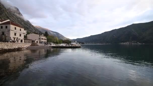 Ciudad "Dobrota" en la Bahía de Kotor — Vídeos de Stock