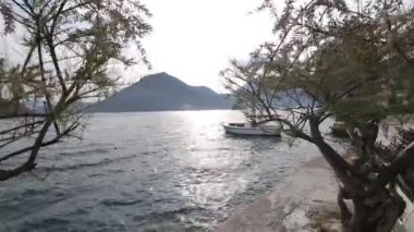 Eski şehir, Perast Kotor Koyu'ndaki, Karadağ kıyısında. İnci
