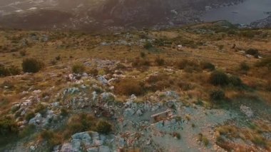 Mount Lovcen, Montene Kotor Körfezi bakan banklarda