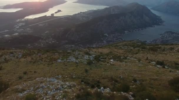 Baía de Kotor das alturas. Vista do Monte Lovcen para a baía — Vídeo de Stock