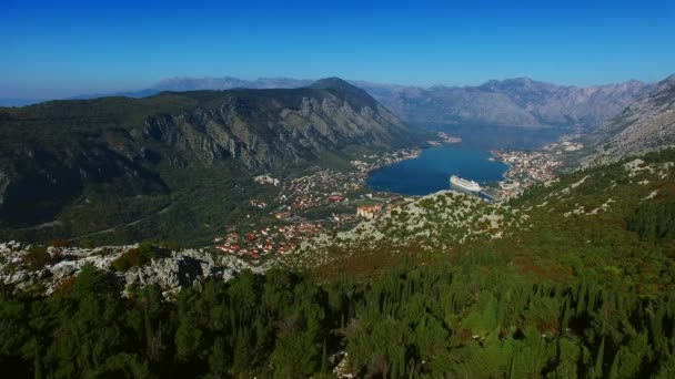 Baía de Kotor das alturas. Vista do Monte Lovcen para a baía — Vídeo de Stock