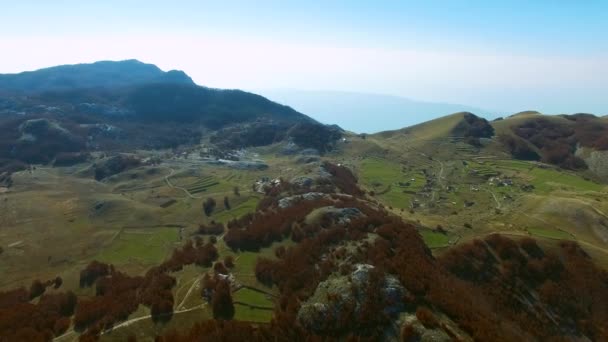 Relieve en la montaña Montenegro — Vídeo de stock